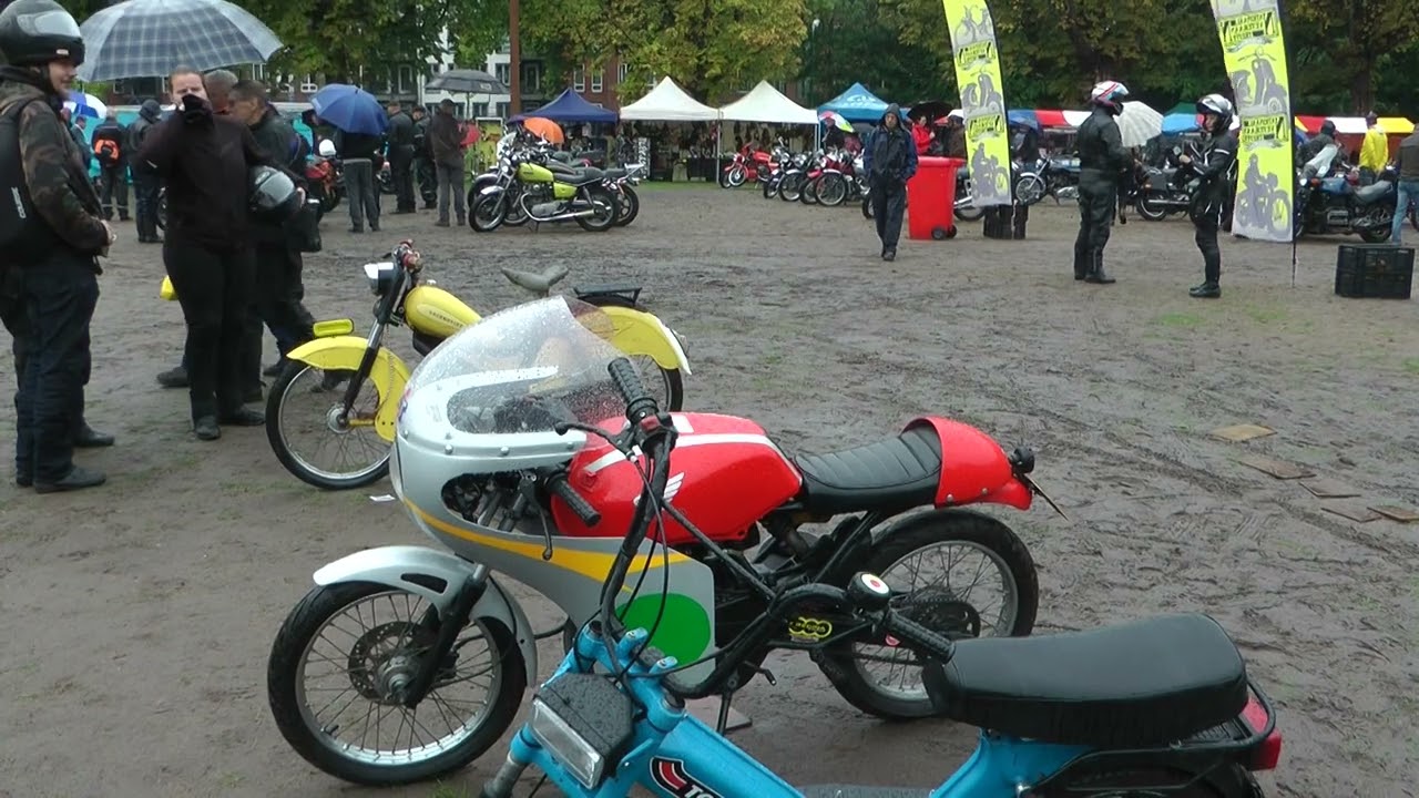 Nationaal veteraan treffen in Woerden  Oldtimer brommers , motoren   24-9-2022