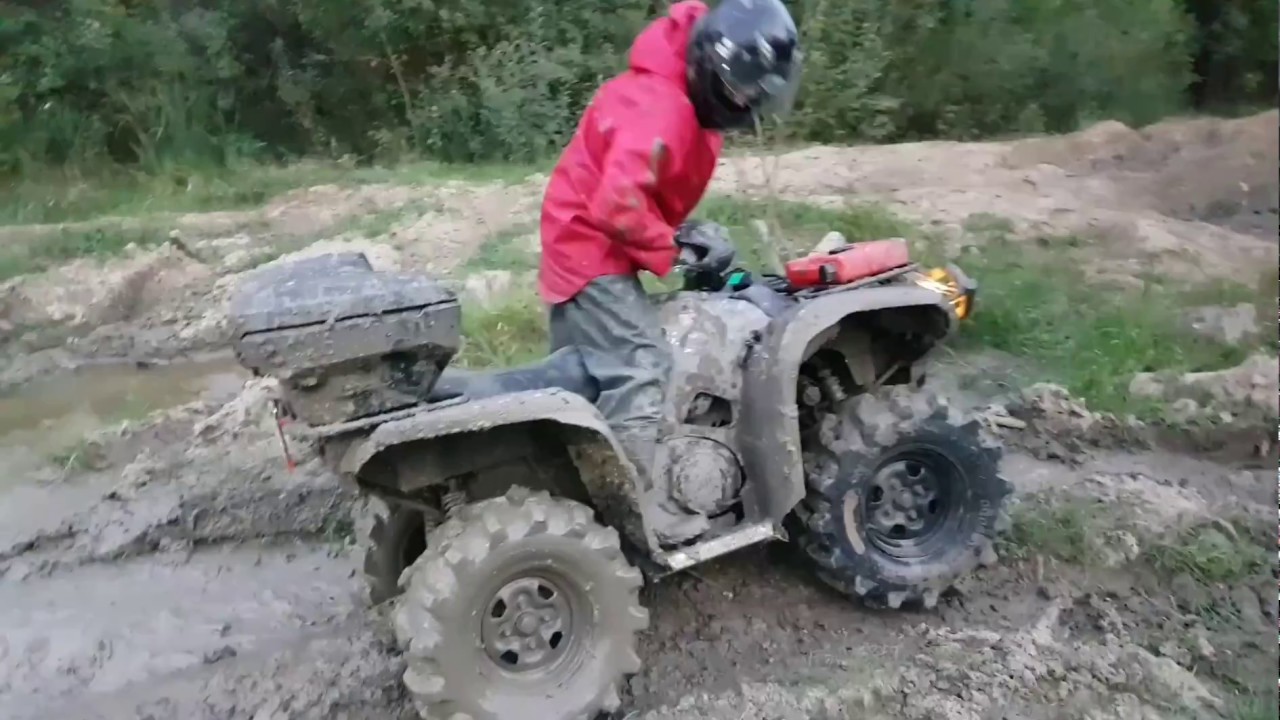Сравнение в грязи suzuki king quad и yamaha grizlly