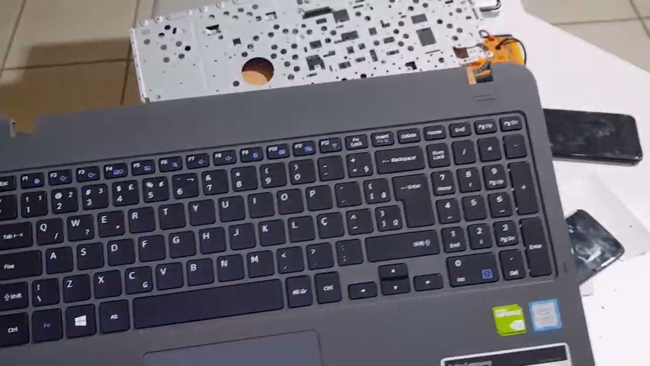 Troca do Teclado Notebook Samsung 350X Parte 2