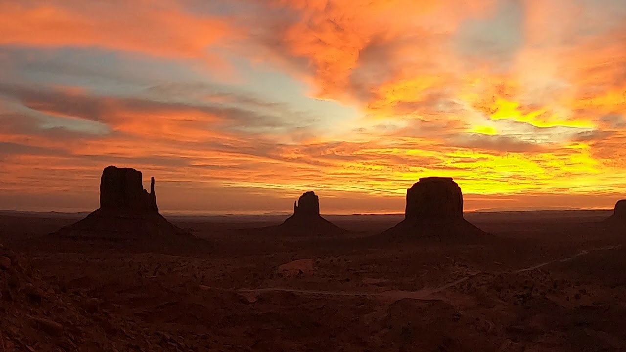 Monument Valley Sunrise - Time-Lapse