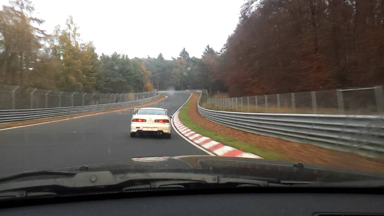BMW Z4 Coupé 3.0si vs Honda Integra Type R (modded) Nürburgring Nordschleife November 2011