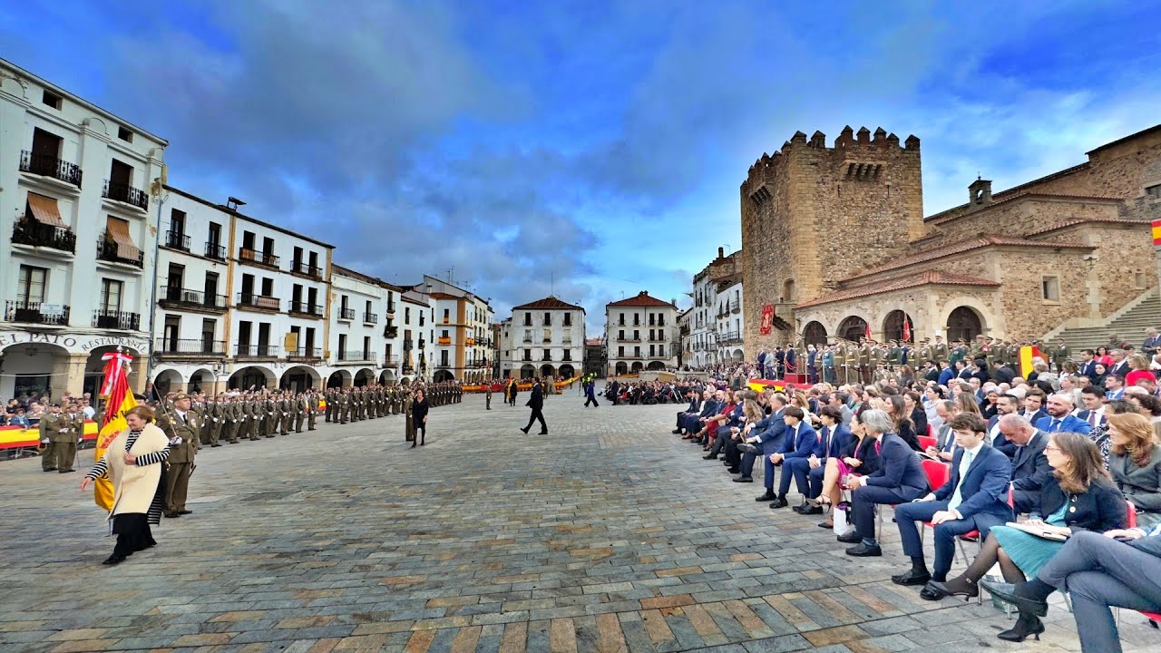 JURA DE BANDERA CIVIL en CÁCERES 2024. Plaza Mayor