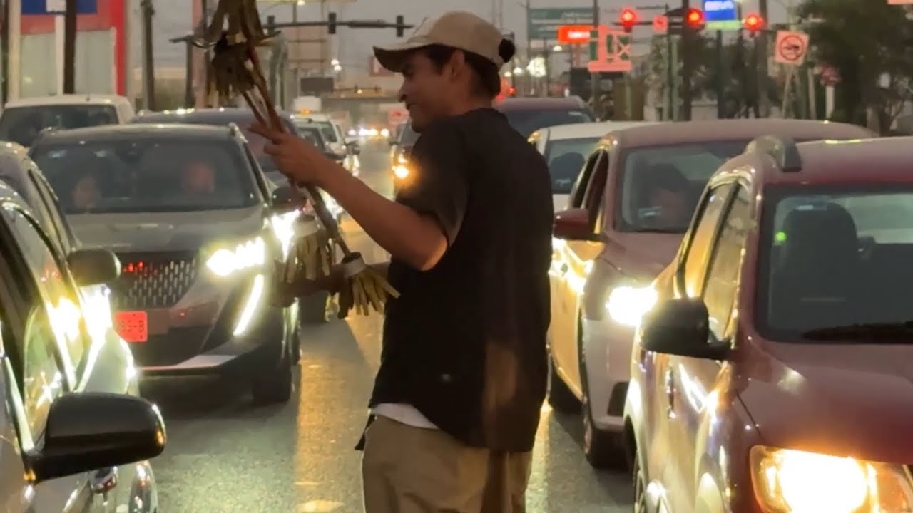 #migrante de GUATEMALA TRABAJA EN LAS CALLES y los THERIANS nunca llegaron