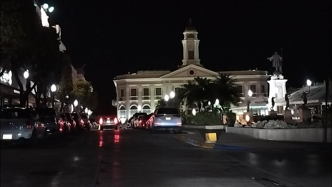 VIAJANDO POR EL PUEBLO DE MAYAGÜEZ EN LA NOCHE.