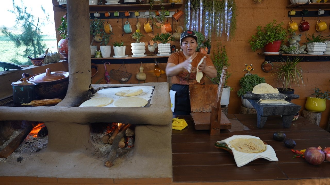 TORTILLAS DE ELOTE Y SOPA DE CALABAZA HASTA EL DIA DE HOY EL HUERTO NOS SIGUE MANTENIENDO GRACIAS A