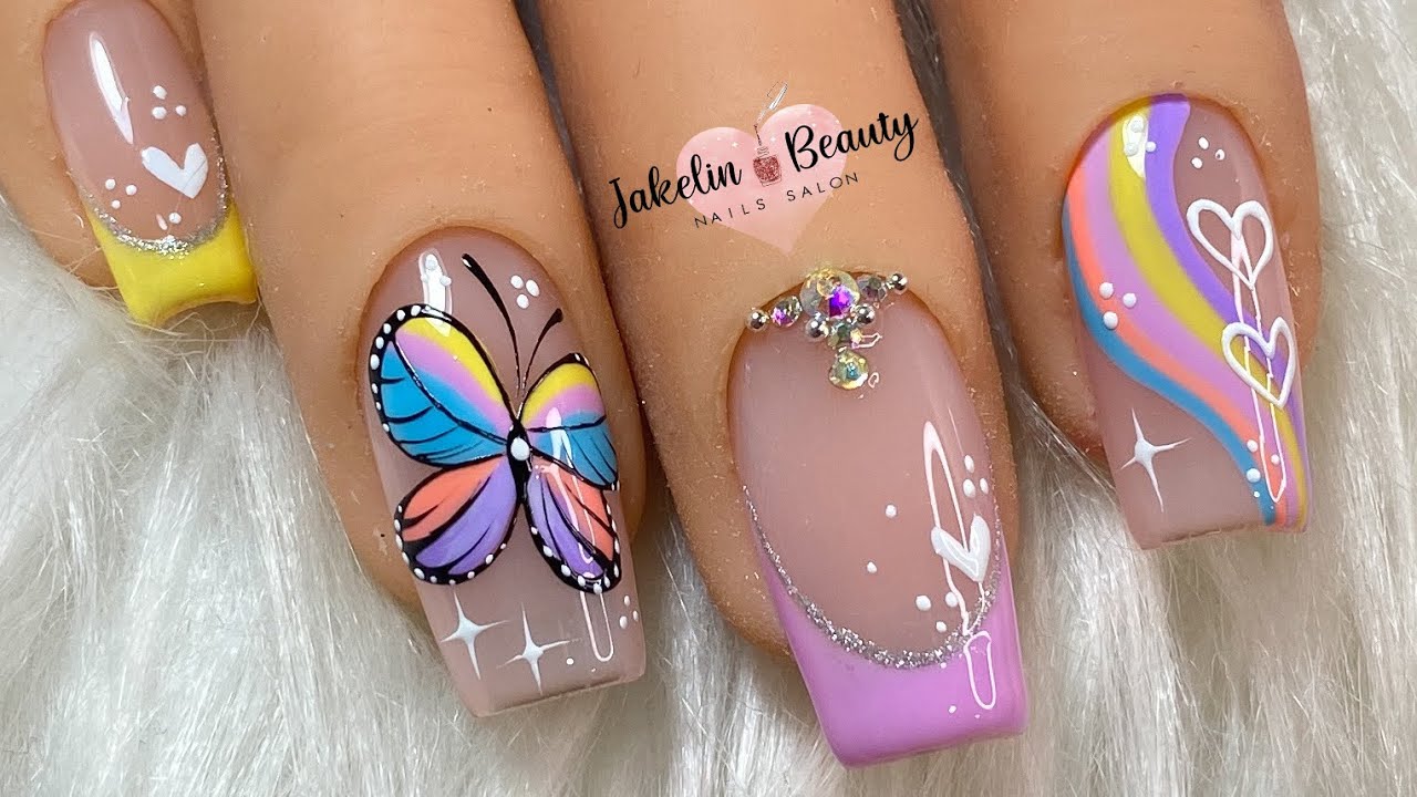Decoración en UÑAS con MARIPOSA en colores 💅