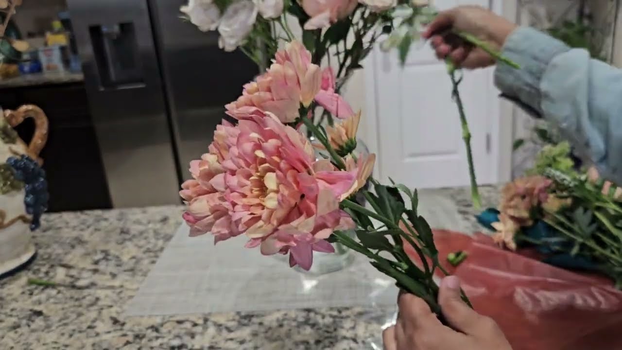 How to make Fresh flowers vase ##giftflowers #love