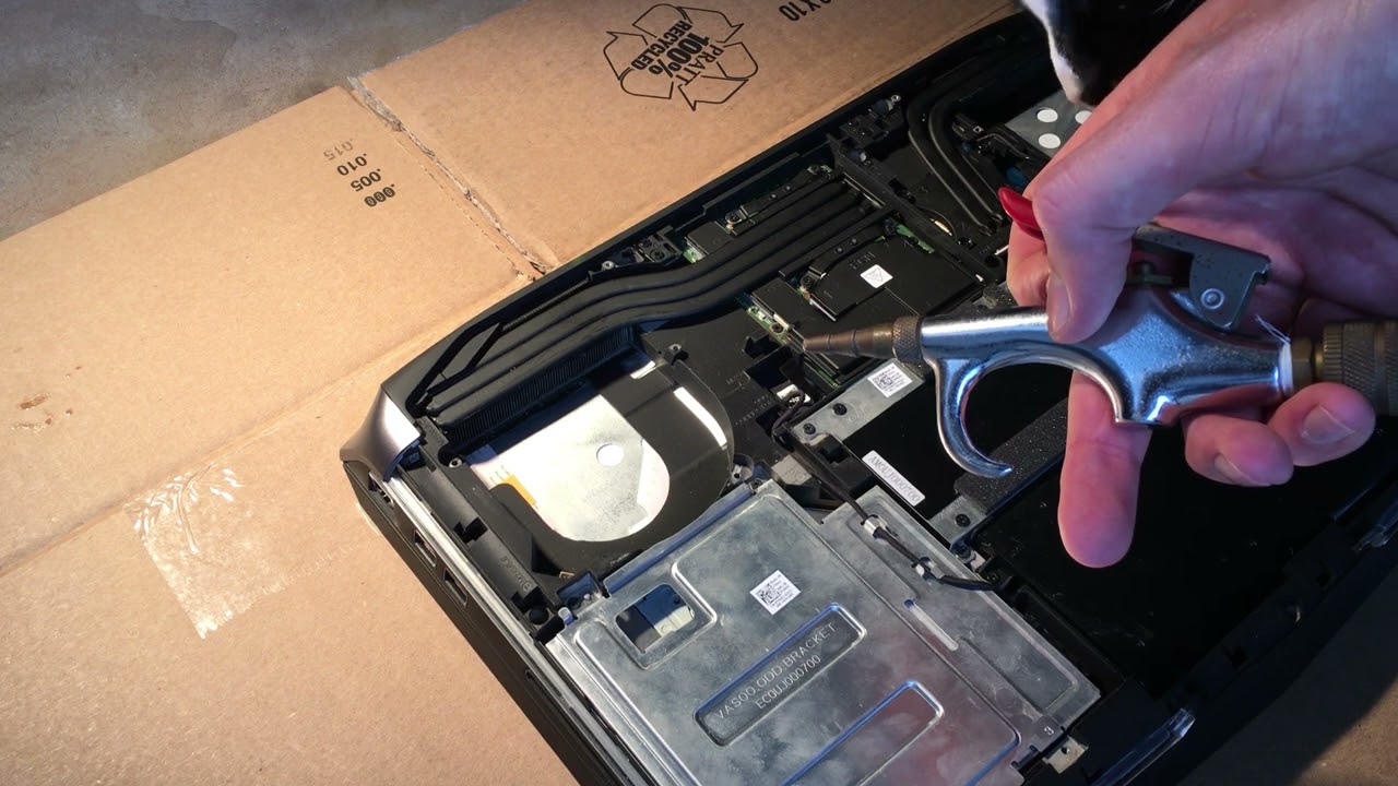 2013 Alienware 17 How To Remove Heat Sinks for Cleaning 2015-12-23