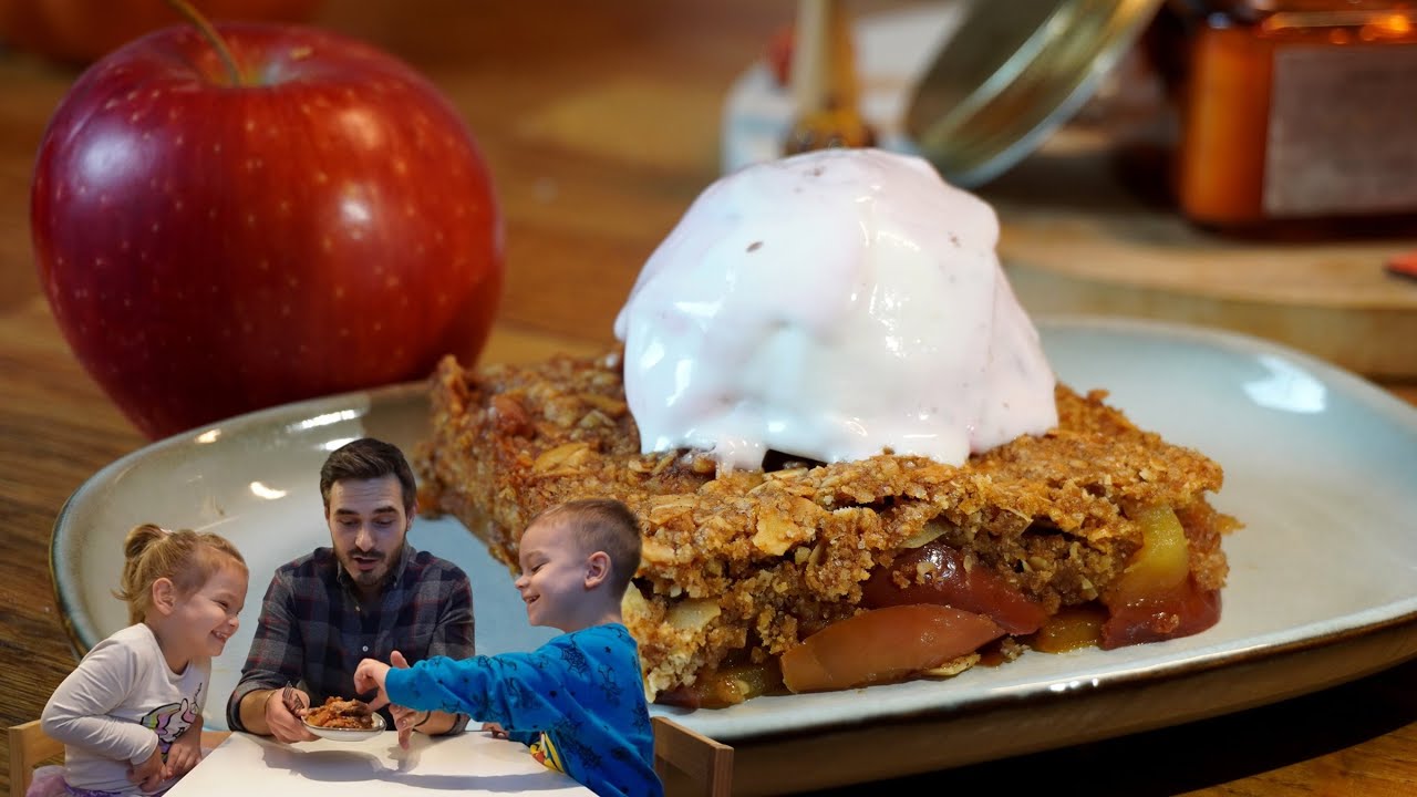 NEODOLJIVI KOLAČ S JABUKAMA - CRUMBLE | How 2 Bake It by Marko Strižak |