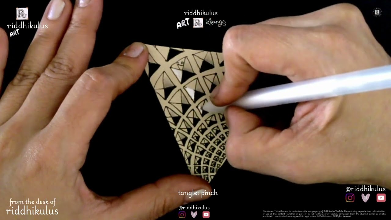 Riddhikulus Art Lounge: Monotangle: Pinch on a 3Z tile