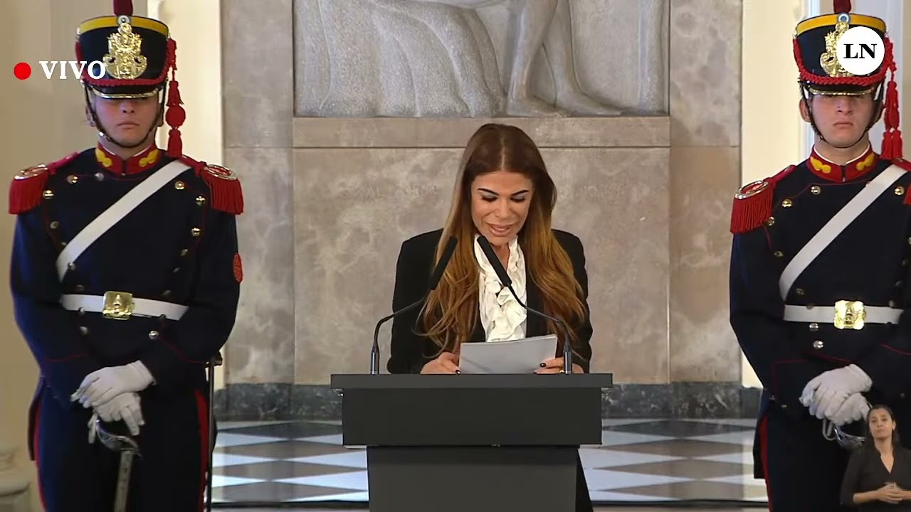 Zulemita Menem se emocionó tras la inaguración del busto de su padre, Carlos Saul Menem