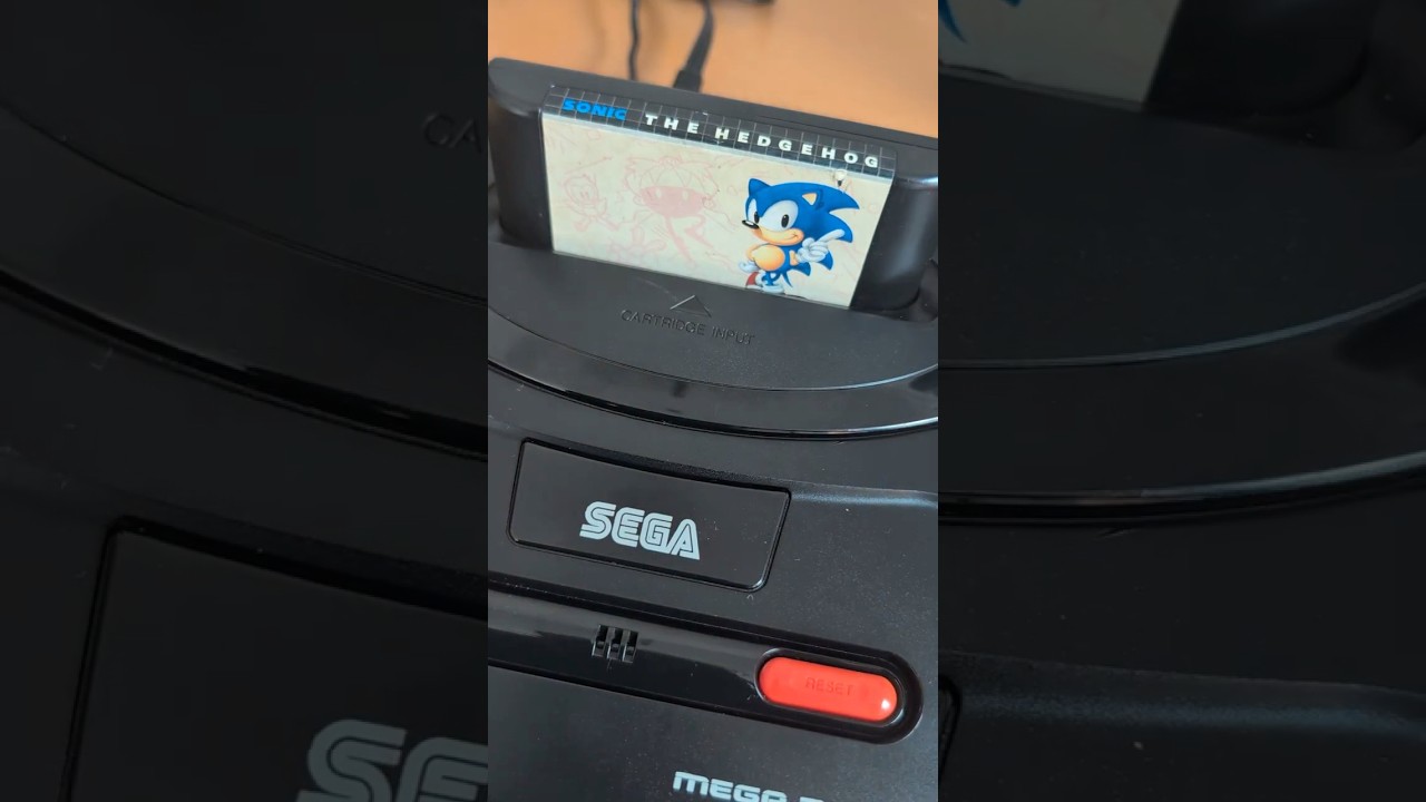 SEGA Mega Drive II + Sonic the Hedgehog = Pure Nostalgia  #retrogaming #sonicthehedgehog #sega