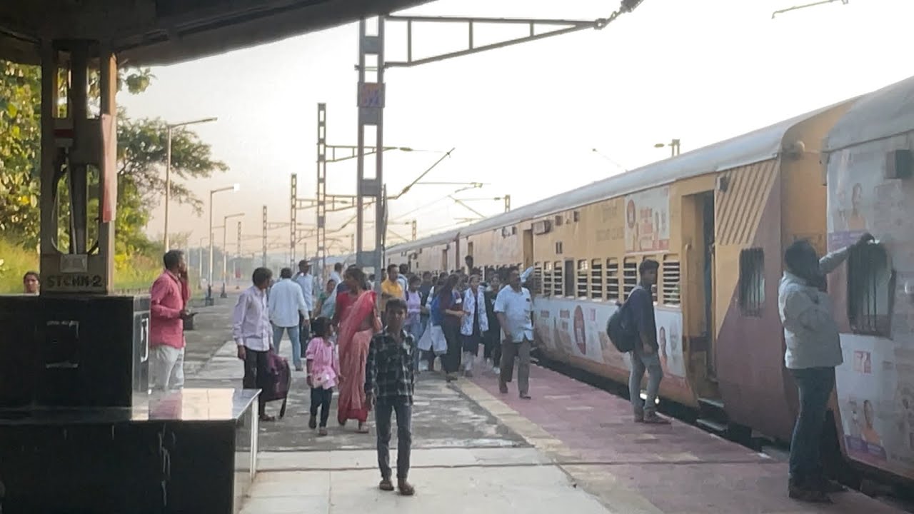 Train 🚊main kya ho gaya  bach gaye aj 😟ll troto vlogs