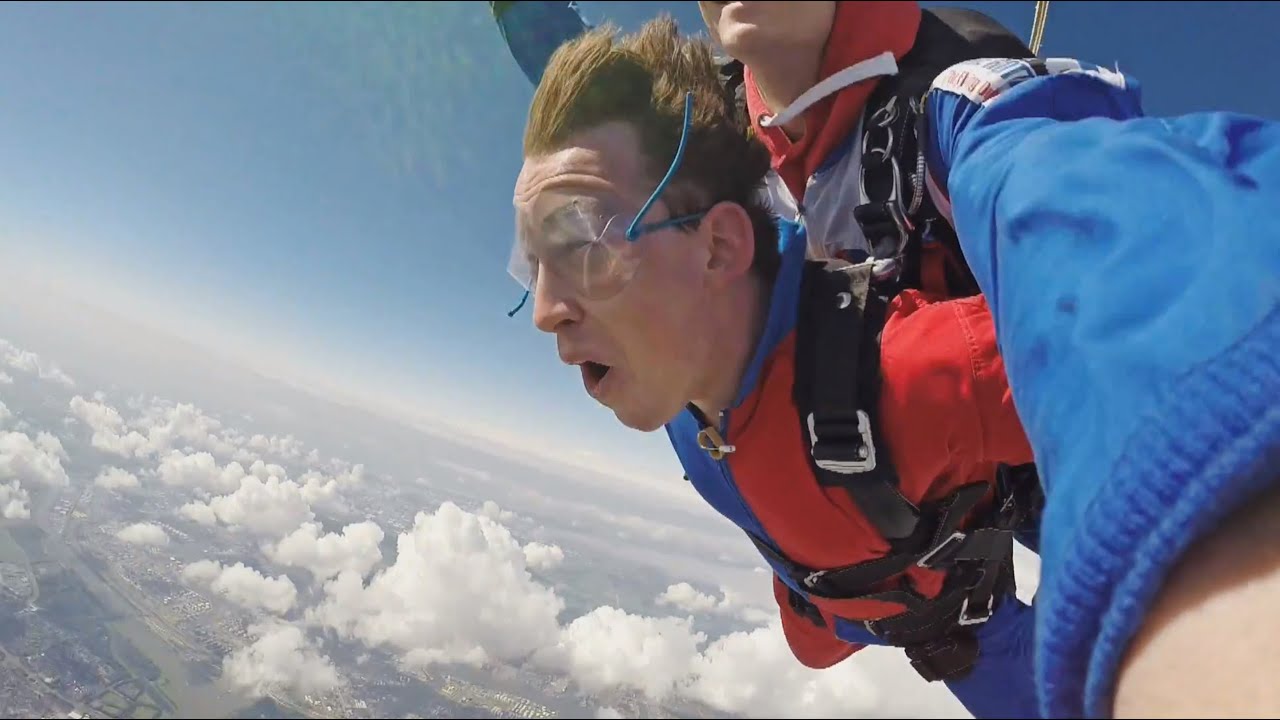 Hardwell Skydiving - The DJ MAG Bet