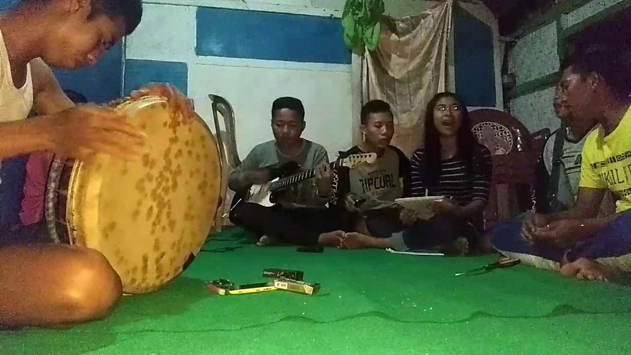 Anak'' sanggar seni BUEN JERINGGO desa pelat.. Kab Sumbawa Besar.