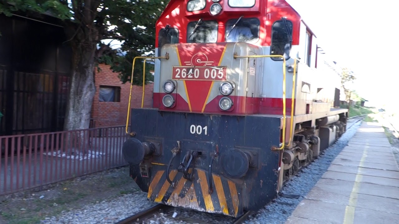 locomotive switching at Pristina station, Kosovo コソボ プリシュティナ駅での機回し