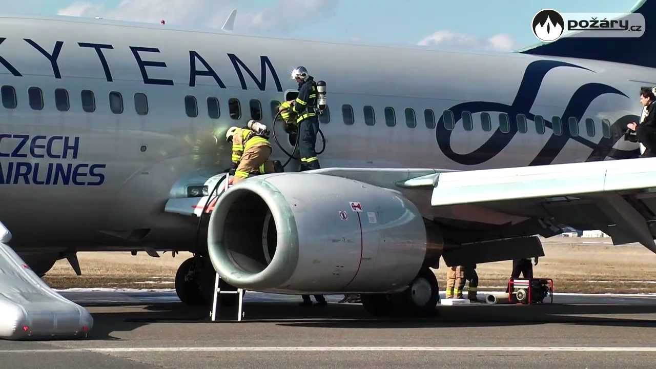 POŽÁRY.cz: Na Ruzyni havaroval při vzletu boeing, naštěstí jen cvičně