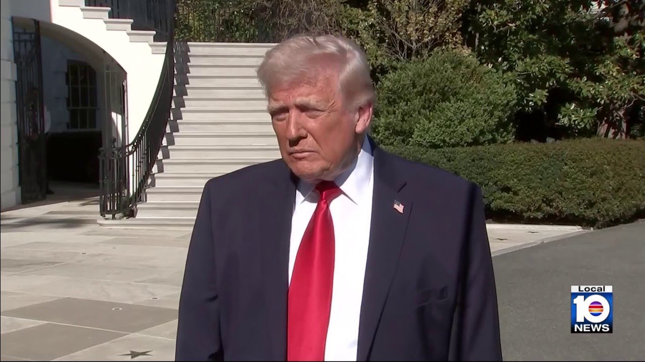 Трамп заявил, что США заблокируют Ормузский пролив после переговоров с Ираном.