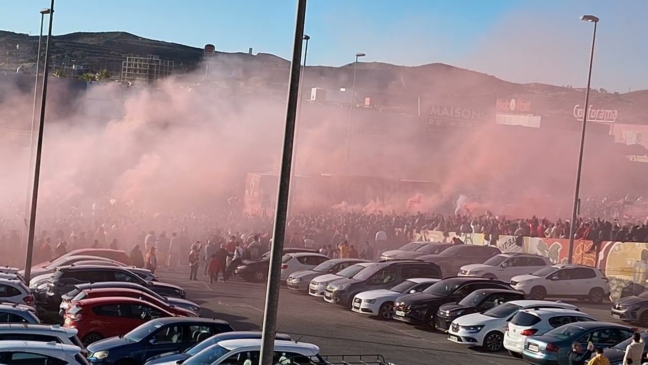 Llegada del autobús del Real Murcia