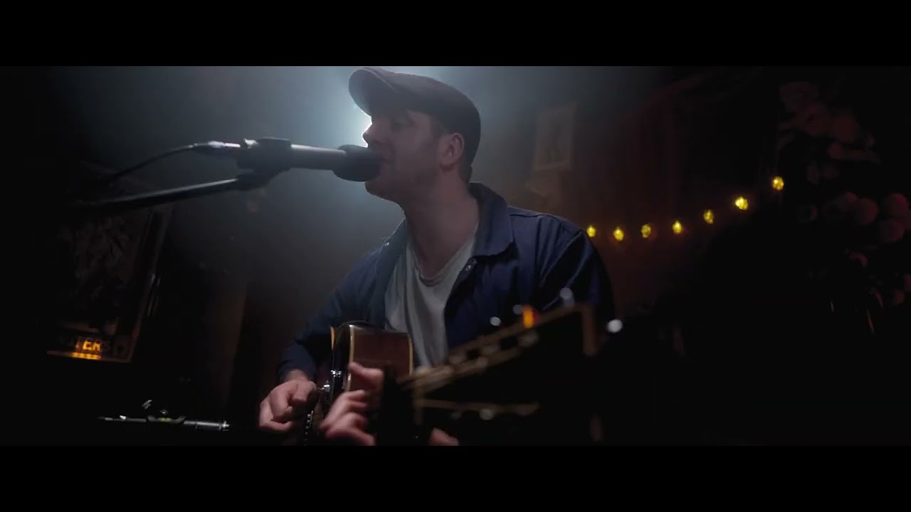 Soulful Rendition Of Otis Redding's 'sittin On The Dock Of The Bay' By Dessie Magee Live!