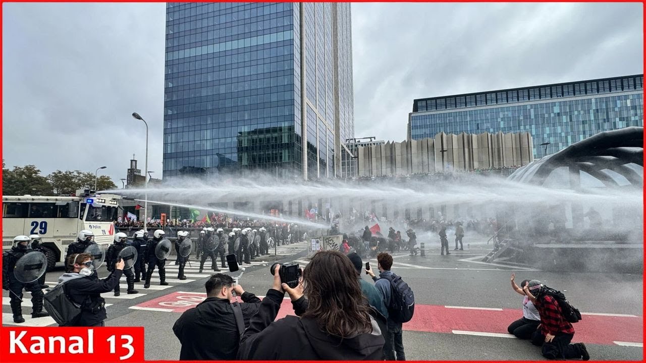Бельгийская полиция применила водометы для разгона протестующих в Брюсселе в день забастовки проф...