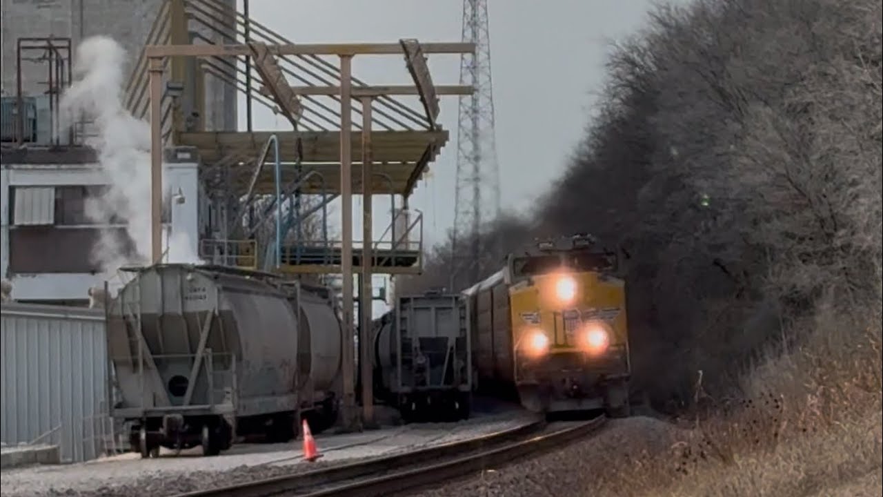UP Manifest coming up the grade in Chester, Illinois. #trains #railfanning #hobby 
