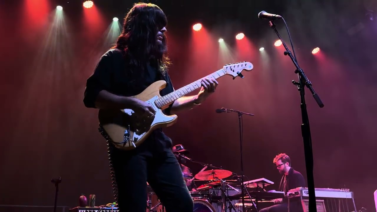 Khruangbin - Mr. White (2025-11-09 – Philadelphia, PA)