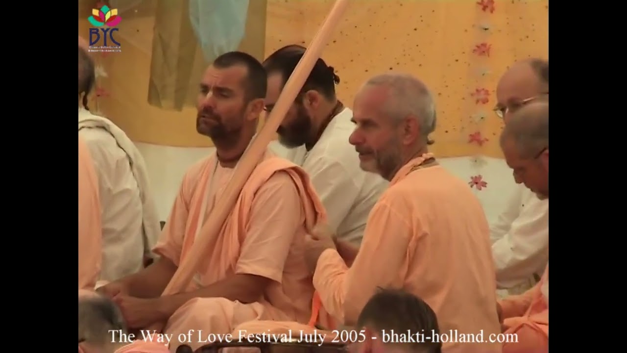 Ali Mohe Lage Vrindavan Niko sung by Radhapersad Das duringThe Way of Love Festival 2005 Holland