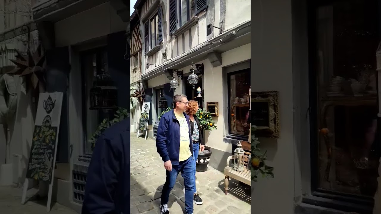 Beautiful cobblestone street of Honfleur 🇲🇫