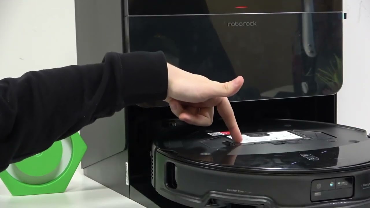 ROBOROCK Saros 10R – ダストボックスを空にする方法