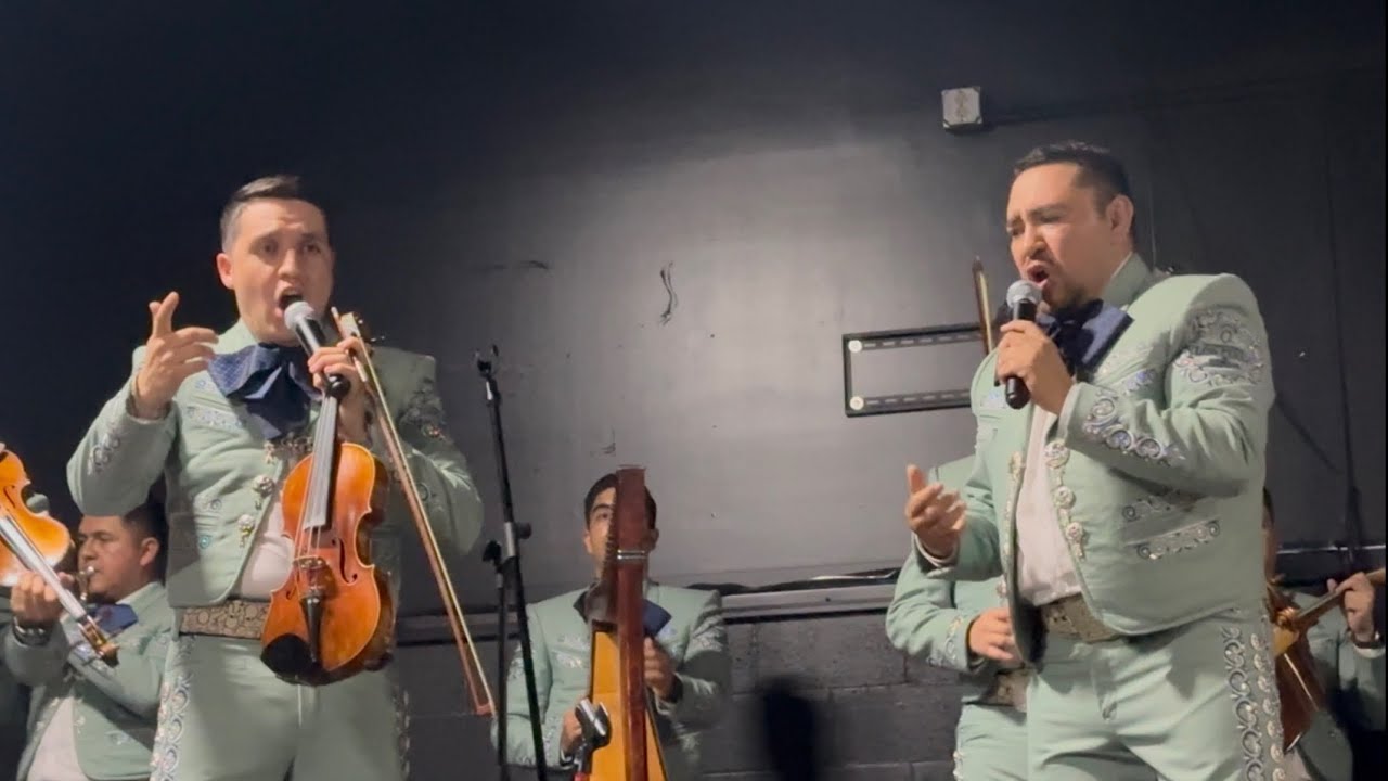 “Libro de Recuerdos” - Mariachi Internacional Los Perez