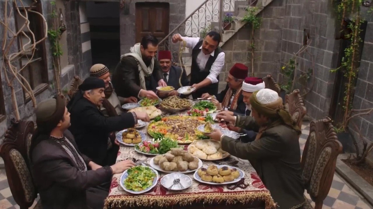 عامل صلحة عندو لاهل الحارة بعد مالاقا الكنز