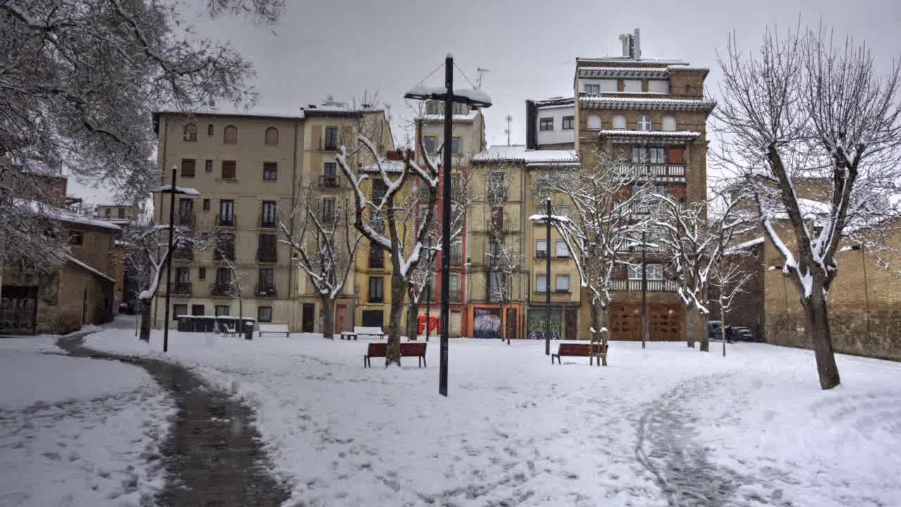 Nieve en Pamplona Paseando por los Jardines de la Taconera