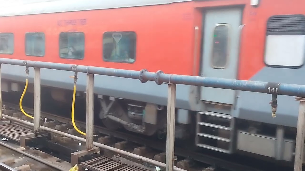 11077 Jelum Express departe from Pune Jn Insta: itz_youtuber_arbaj_ @youtuberarbaj5635 #viralvideo