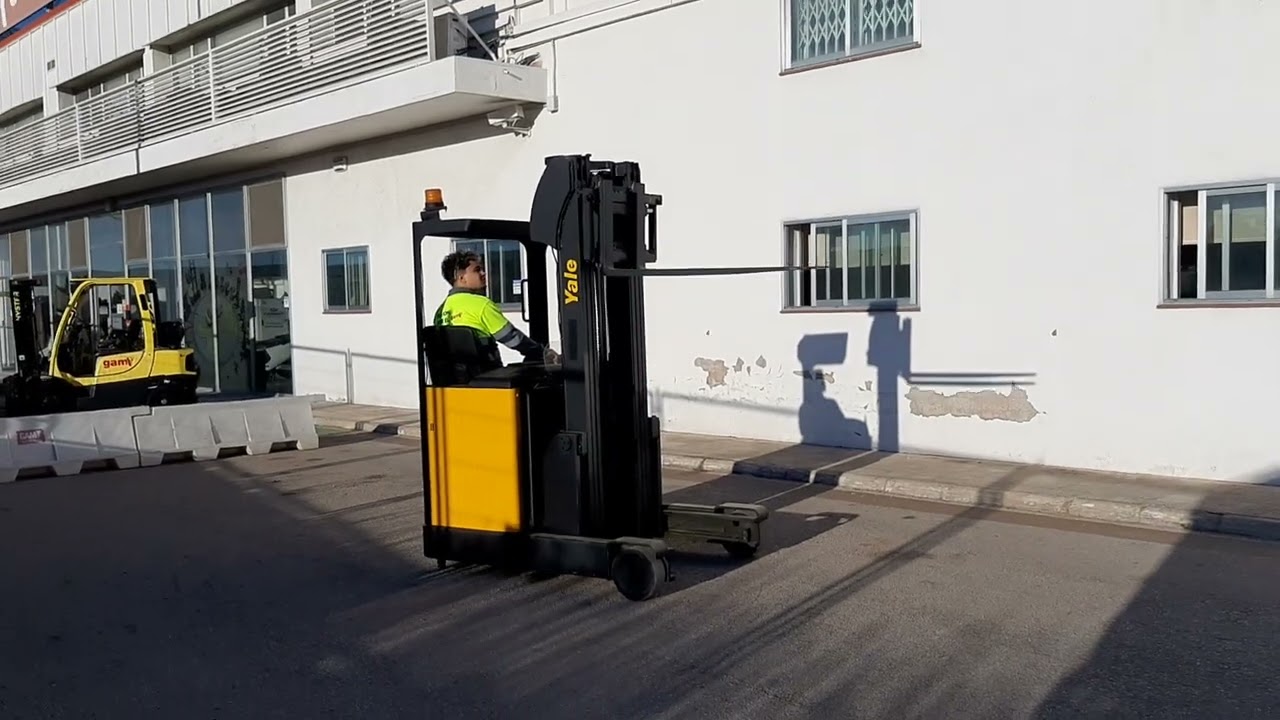 Carretilla Retractil Eléctrica 1400kg YALE MR14