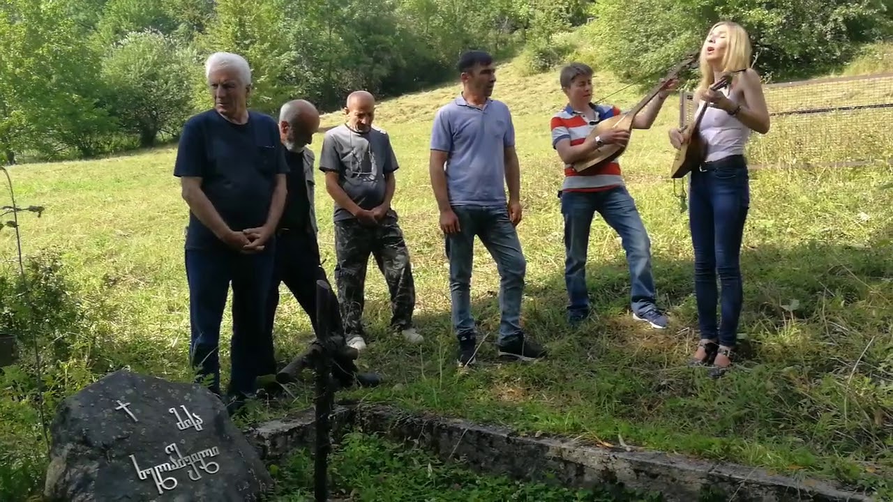 ჩარგალი,მიხა ხელაშვილის საფლავზე