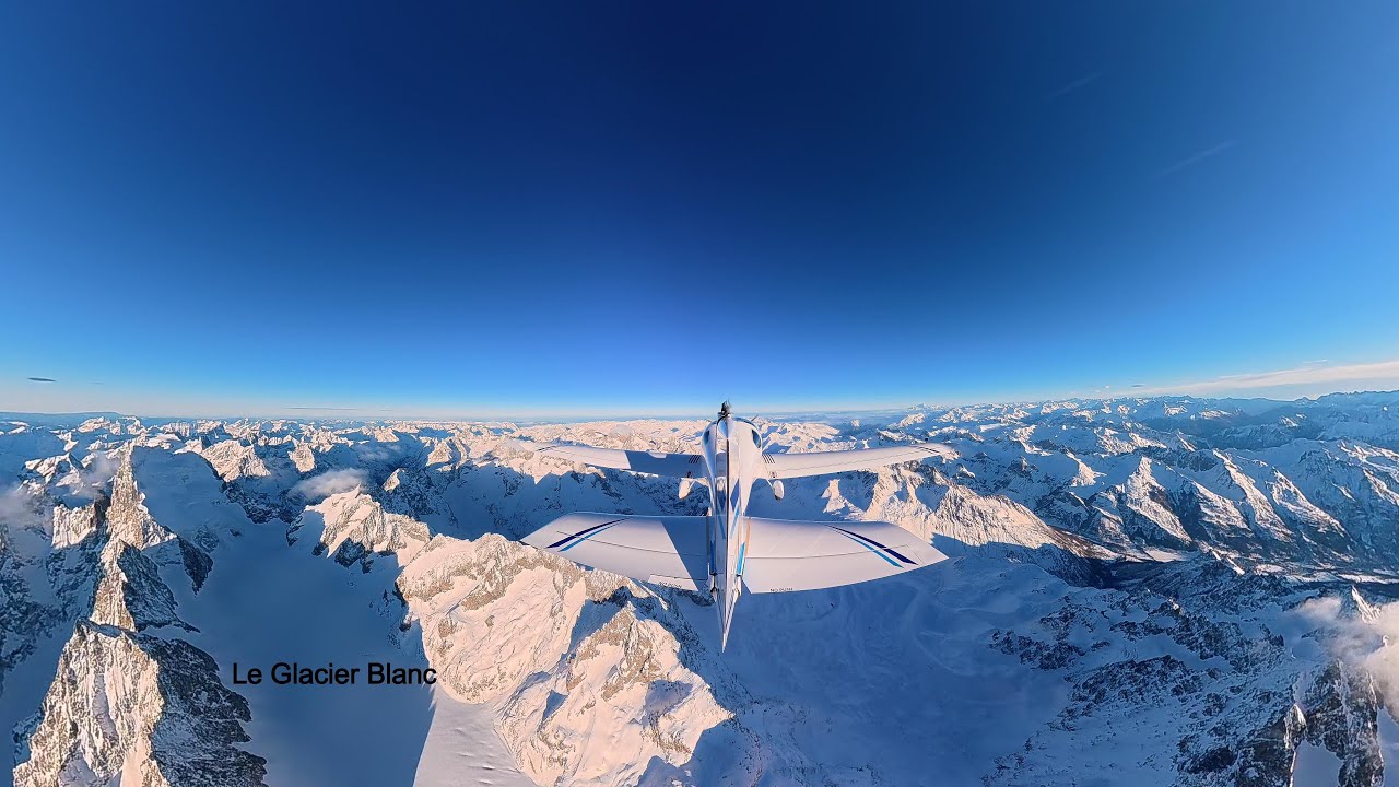 Lever de soleil sur les Ecrins enneigés