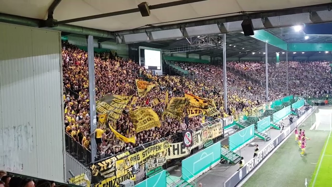 Ale Ale BVB, Ale Ale BVB! Borussia Fans beim Pokal Spiel in Fürth 20.08.2018