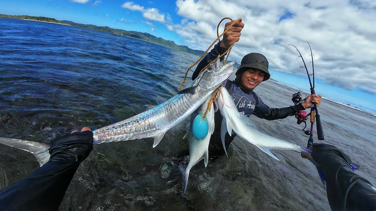 Catching Giant Trevallies for Lunch! 