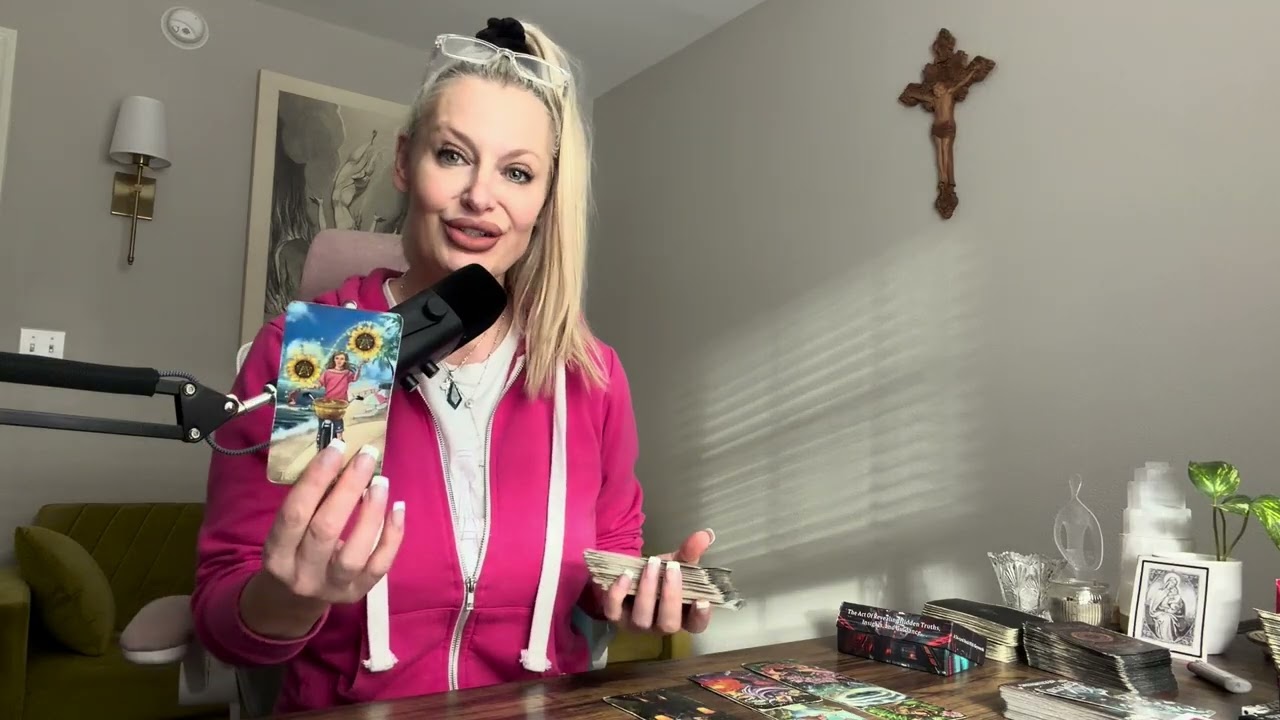 Runner wants 2 fight for you now after being bullied by copycat #tarot #spirituality #runner #bully 