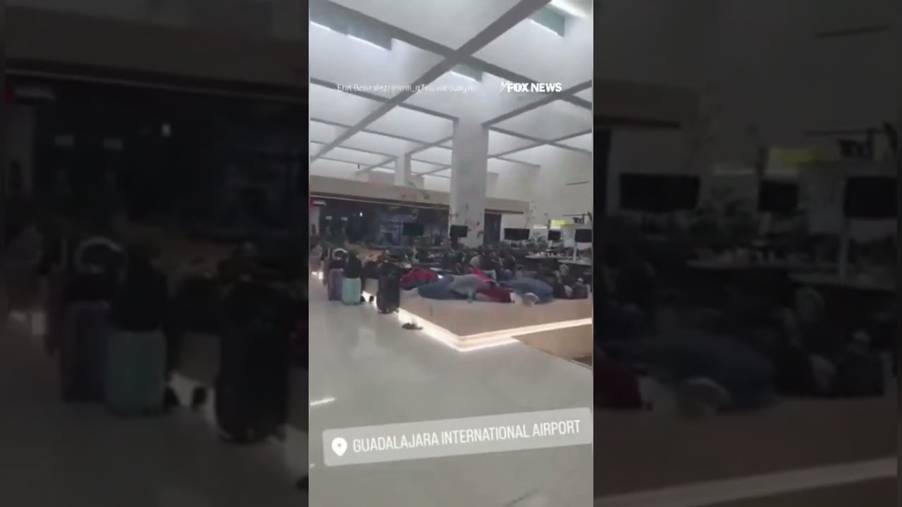 Passengers STRANDED at Mexico airport amid cartel violence #shorts #Mexico #news #cartel