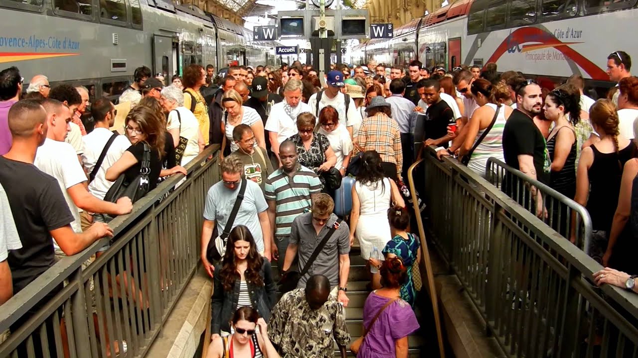 Nice—human traffic jam at the station
