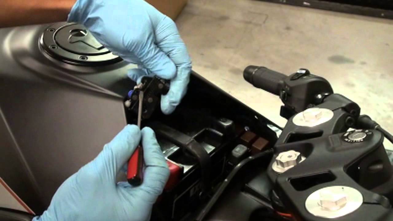 KTM RC390 Battery Cover Latch Battery Door Fix  #Hardracing #RC390