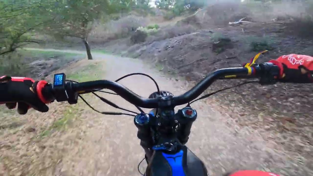 Demoliendo ⛰️🏇🏽🇨🇴en la Talar&iacute;a Stingr mx4 #talaria #bikelife #viral #motovlog #colombia #gopro #mtb 