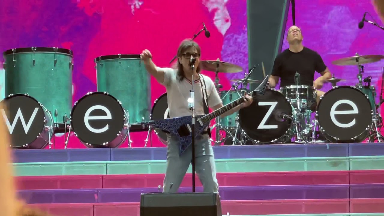 Weezer performs Toto’s “Africa” at PNC Park in Pittsburgh, PA on Hella Mega Tour (8/19/21)