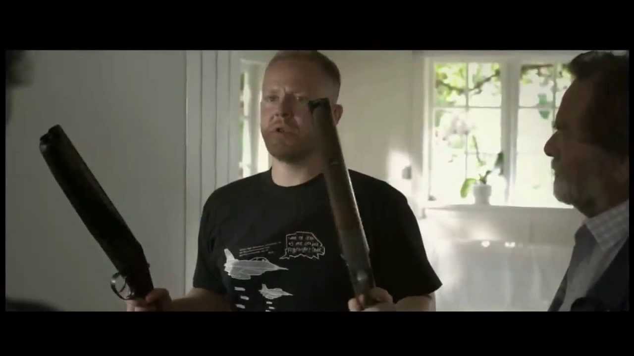 Det grå guld - Kenny (Anders Matthesen) hjælper med at vælge våben!