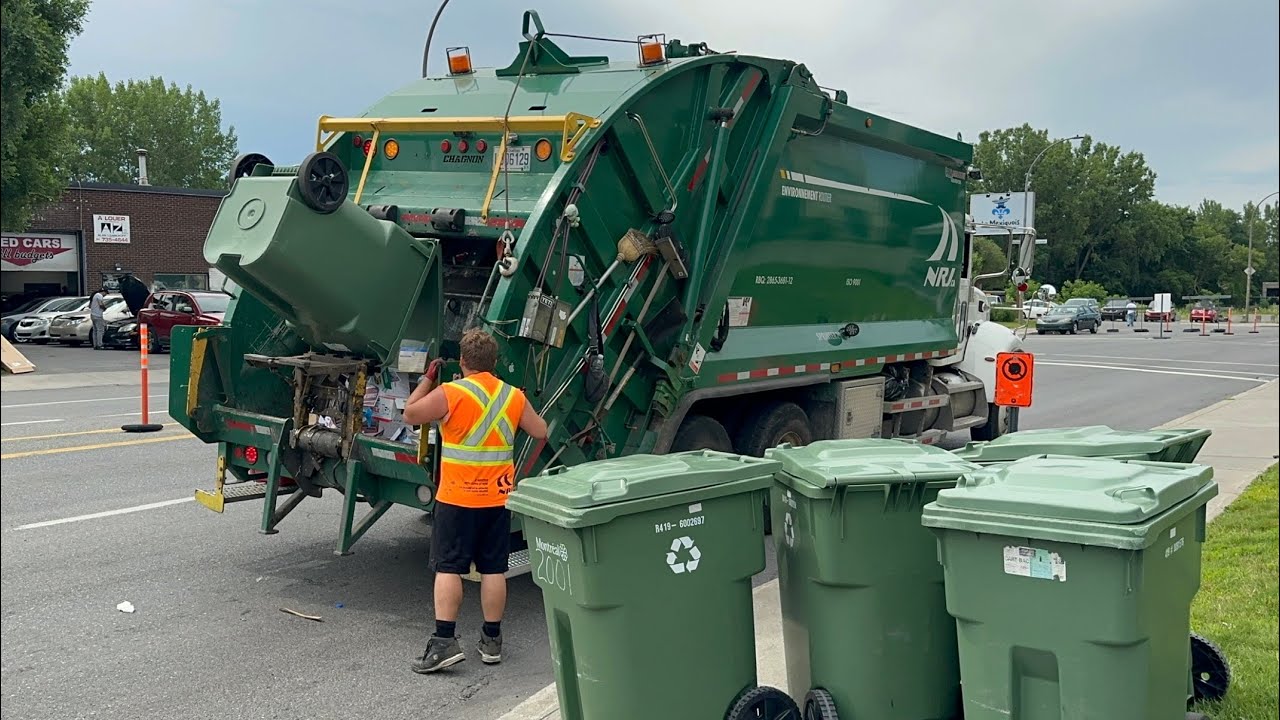 NRJ Pete 348 Chagnon Sprinter Rear Loader Garbage Truck Packing Heavy Montreal Apartment Recycle 