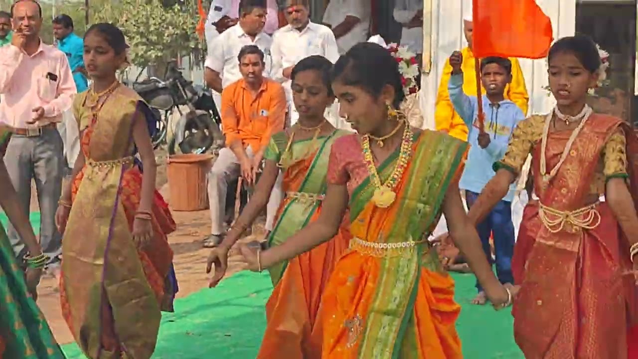 माझ्या मनांमधी ध्यानांमधी शिवबाचं नाव रं...