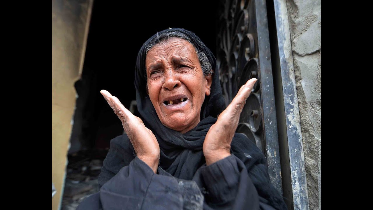 أم فقدت أبنائها الثلاثة في أحداث أسوان الدامية