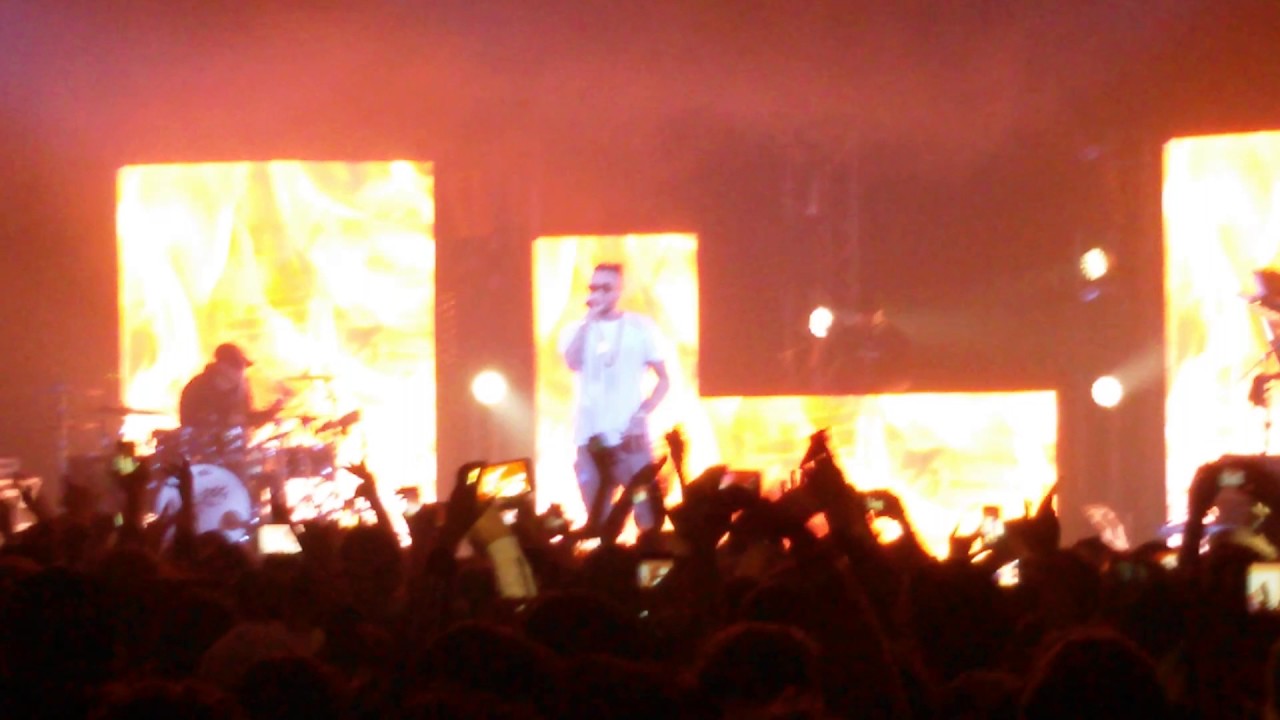 Gu&egrave; Peque&ntilde;o - Bosseggiando & Business (Live)